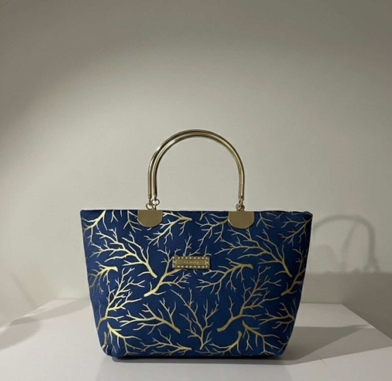 printed steel handle medium bags